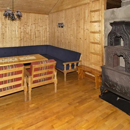 Three-bedroom Holiday In Aseral 10 *